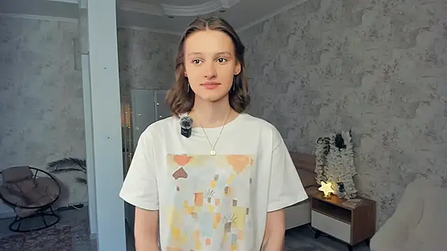 LianneBynon online show from February 3, 8:52 am