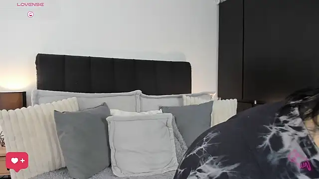 Amarae  online show from March 29, 10:20 pm