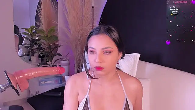 lunamiller 01 online show from July 7, 12:08 pm