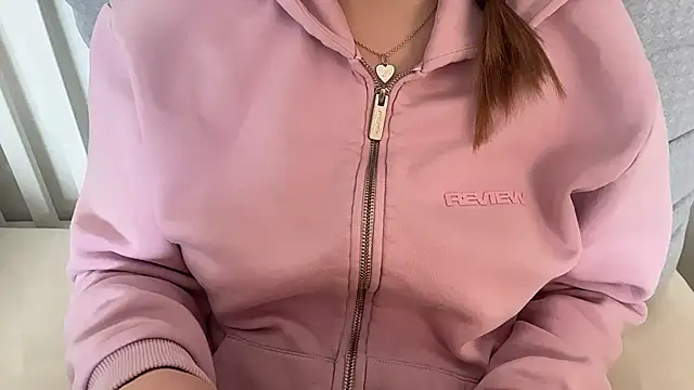Lucyschickt online show from June 10, 6:01 am