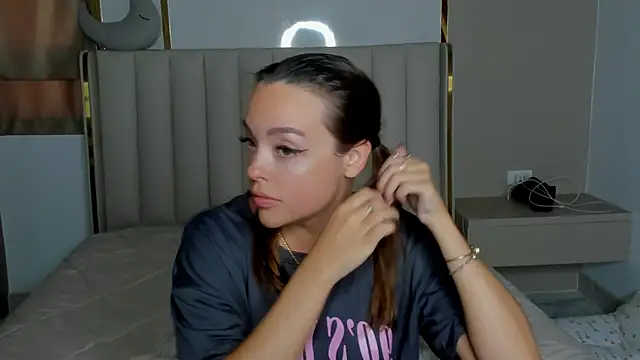 stellaa quenn online show from April 6, 4:46 am