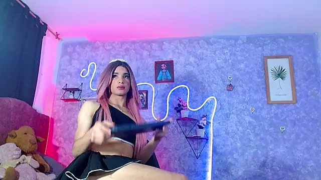 Everlin  Hot  online show from February 6, 11:35 am