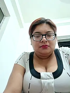 Elie Hallway online show from April 7, 6:32 pm