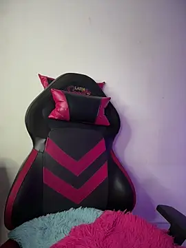 Miia  Taylor online show from February 5, 7:00 am