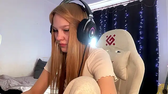 axin burnell online show from February 25, 5:28 am