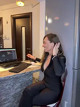 DivineAmely online show from April 6, 9:38 pm