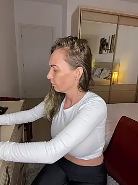 DivineAmely online show from April 3, 9:57 pm