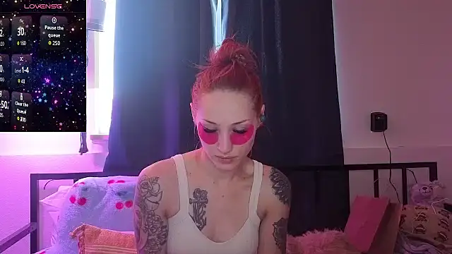 ThornsandHoney online show from June 18, 6:46 pm