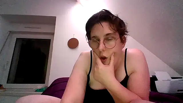 OIseauNoir88 online show from February 2, 8:19 pm