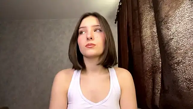 FoxieFlare online show from February 18, 2:21 am