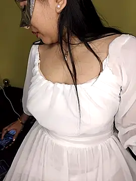 Ishaa 03 online show from February 27, 1:22 pm