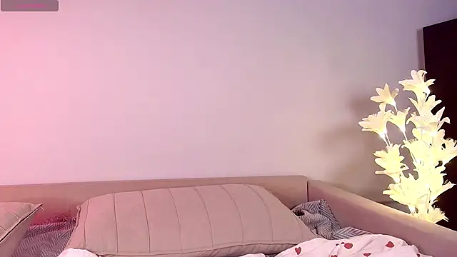 minny moon online show from February 14, 3:19 am