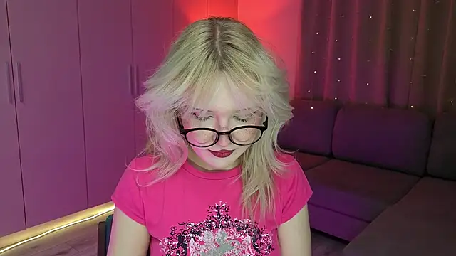 Mary Piersen online show from February 9, 9:50 pm