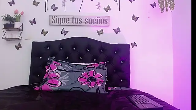 Coral Villalobos online show from February 16, 6:30 pm