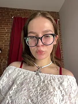 MyKittySayMeow online show from March 21, 8:47 pm