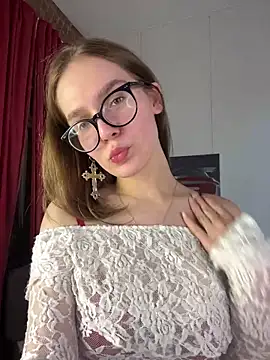 MyKittySayMeow online show from April 30, 9:30 pm