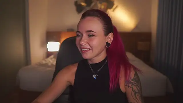 Sarah Pink online show from February 7, 1:48 pm