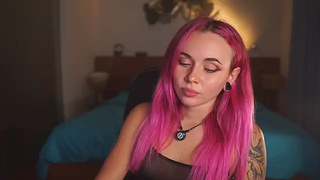 Sarah Pink online show from April 30, 2:33 pm