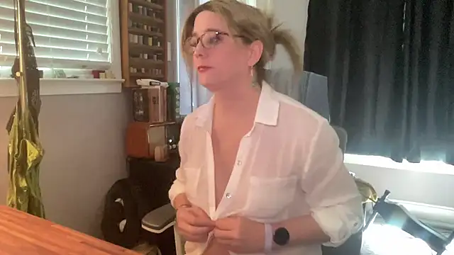 wetrainbows online show from March 10, 4:44 pm