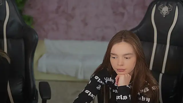 Snapshot of Zlata_Sky chatting on September 29, 7:08 pm Zlata Sky online show from September 29, 7:08 pm