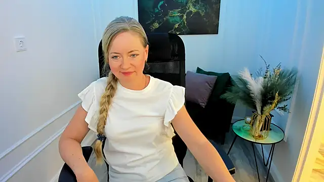 CharlotteKerti online show from May 25, 5:45 pm