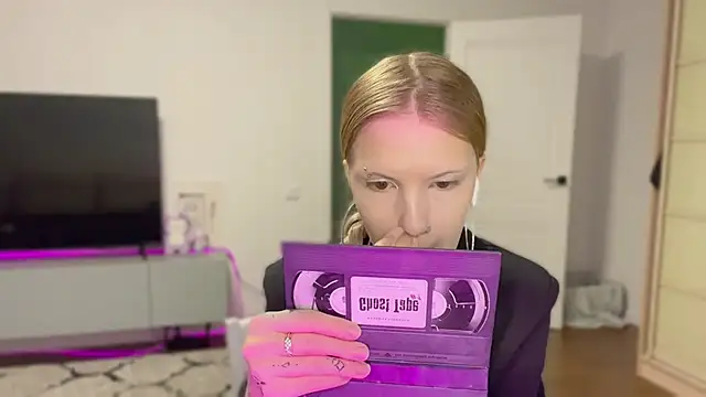 DannSago online show from February 27, 5:02 pm