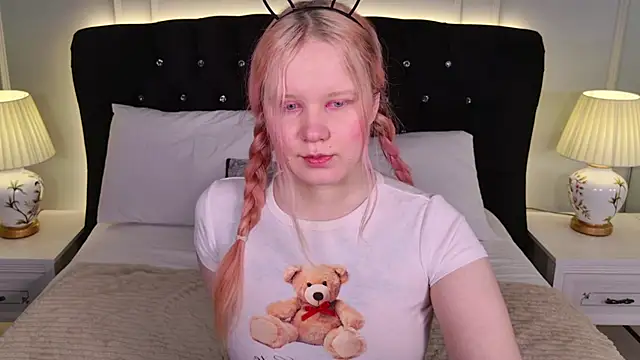 AnnieVibe online show from April 2, 5:32 pm
