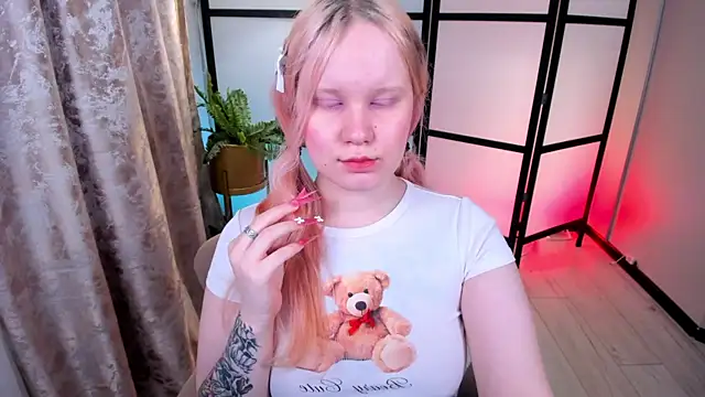 AnnieVibe online show from April 18, 5:37 pm