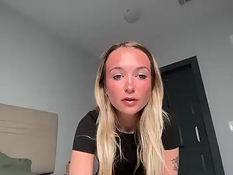 kelseyblu online show from March 12, 3:31 am