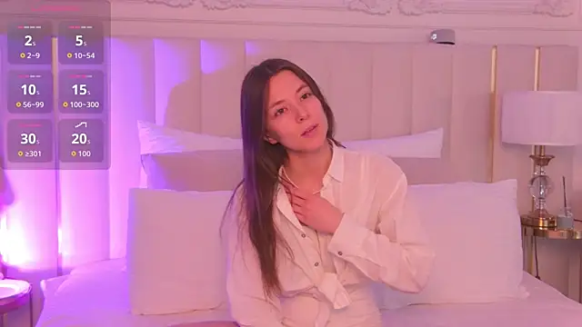 AlisseMoore online show from April 14, 6:46 am