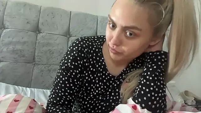 kirstiex online show from February 3, 2:53 am