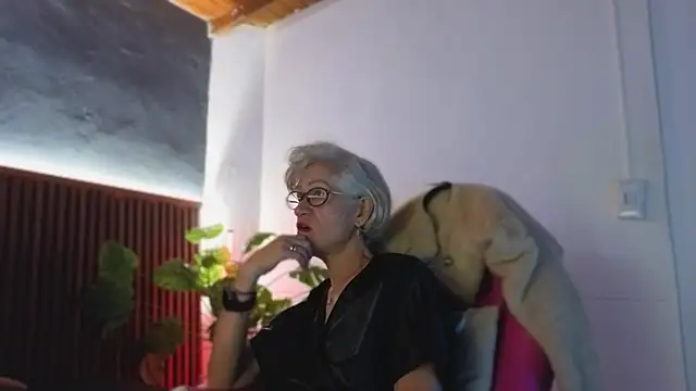 miss monserrate01 online show from February 9, 12:51 pm