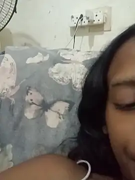 loveofpetitegirls34 online show from April 18, 7:58 pm