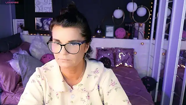 RikaCoutts online show from February 12, 8:54 pm