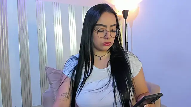 nina glow online show from March 3, 11:49 am