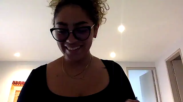Maddy Beluci online show from July 26, 2:14 pm