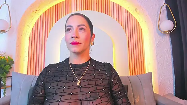 violet scott  online show from June 27, 10:49 am