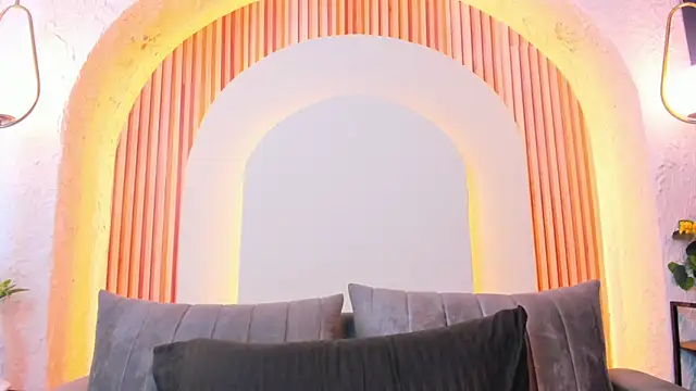 violet scott  online show from June 12, 10:34 am