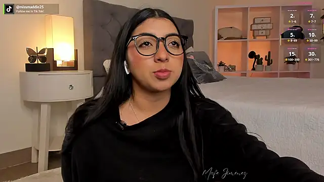 missvancouver online show from April 15, 7:58 pm