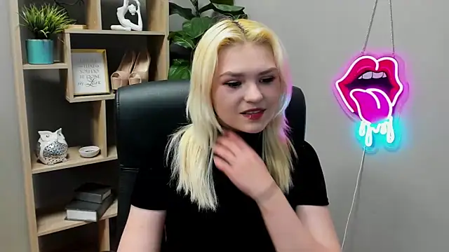 SweetLilyxo online show from April 2, 1:41 pm