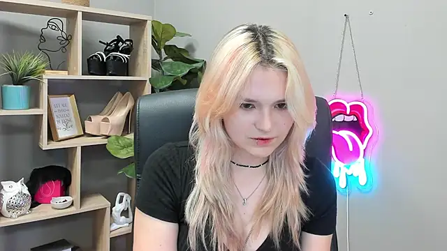 SweetLilyxo online show from July 24, 6:33 am
