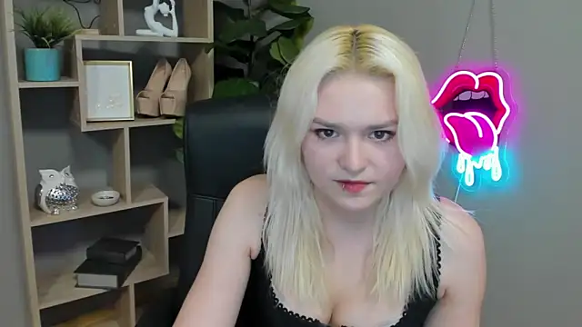 SweetLilyxo online show from March 29, 2:49 pm