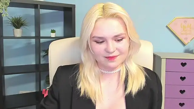 SweetLilyxo online show from February 14, 2:52 pm