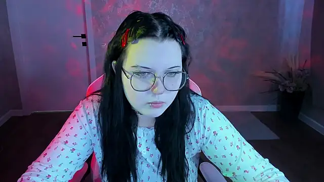 Kira G0ld online show from April 6, 1:05 am