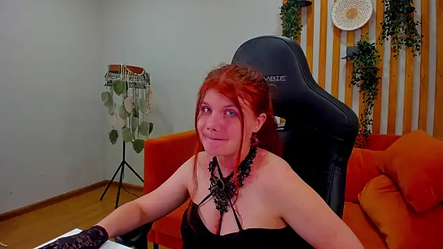 ChloeHalses online show from July 28, 8:52 pm