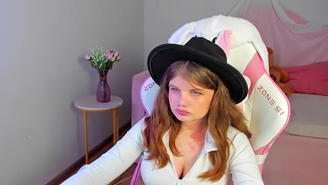 ChloeHalses online show from June 10, 1:49 am