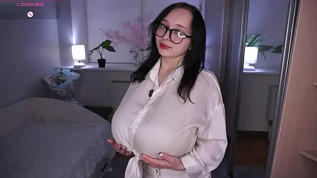 HannaHayles online show from March 25, 5:16 pm