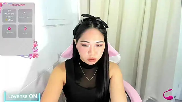 Ursweetyshaine online show from June 19, 12:37 am