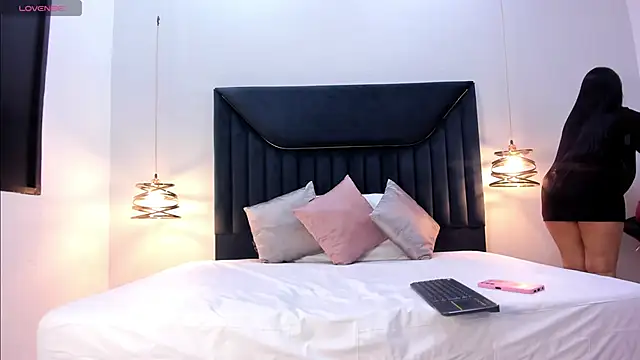 EmilyKartters online show from February 17, 12:15 pm