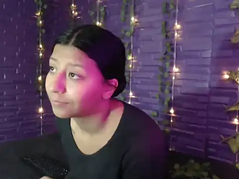 Vaneline2 online show from April 21, 3:30 pm